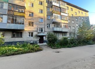 Продаю четырехкомнатную квартиру, 62 м2, Барнаул, Полярная улица, 30