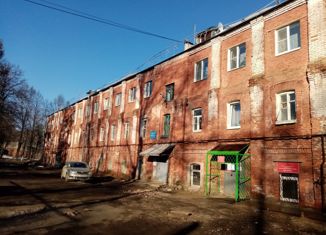 Продаю 1-ком. квартиру, 33 м2, Карабаново, улица Карпова, 1