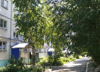 Продается 3-комнатная квартира, 63 м2, Курган, Школьная улица, 68, район Рябково