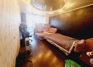 Продается 2-ком. квартира, 50 м2, Краснокамск, улица Фрунзе, 3А