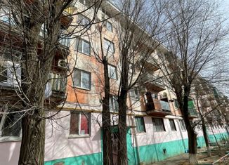 Продаю трехкомнатную квартиру, 57 м2, Элиста, улица Юрия Клыкова, 132, 2-й микрорайон
