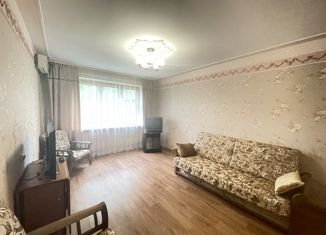 Продаю трехкомнатную квартиру, 66 м2, Оренбург, улица Чкалова, 42