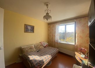 Продам 2-комнатную квартиру, 52.8 м2, Артём, Михайловская улица, 9