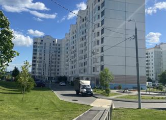Продам 2-ком. квартиру, 64.9 м2, Москва, улица Брусилова, 33к1, улица Брусилова