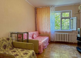 Продам 1-ком. квартиру, 31 м2, Крым, улица Горького, 36