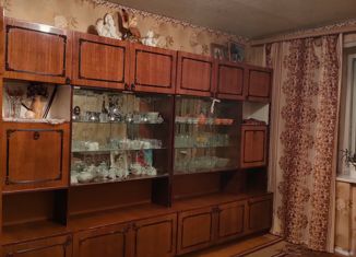 Продам трехкомнатную квартиру, 60 м2, Новочебоксарск, улица Строителей, 42