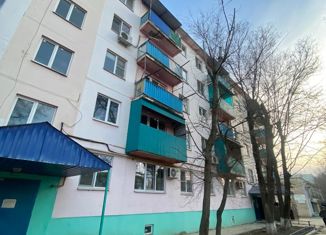3-комнатная квартира на продажу, 58 м2, Калмыкия, улица Юрия Клыкова, 130