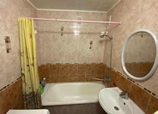 Продаю четырехкомнатную квартиру, 89 м2, Рязань, Мервинская улица, 18, Московский район