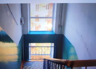 Продам 2-ком. квартиру, 45 м2, Омск, Ишимская улица, 18А, Ленинский округ