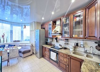 Продаю двухкомнатную квартиру, 68 м2, Москва, улица Москворечье, 31к1, улица Москворечье