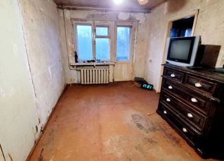 Продажа 3-ком. квартиры, 42 м2, Балаково, улица Набережная Леонова, 1