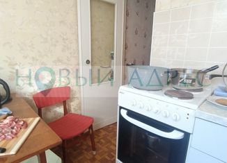 Продажа 3-комнатной квартиры, 46 м2, Большой Камень, улица Маслакова, 12
