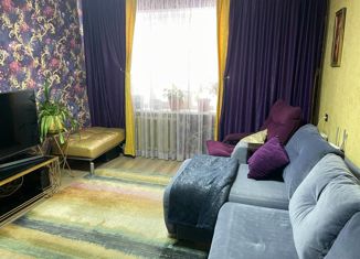 Продаю трехкомнатную квартиру, 53.6 м2, Ижевск, улица имени Репина, 40, жилой район Культбаза