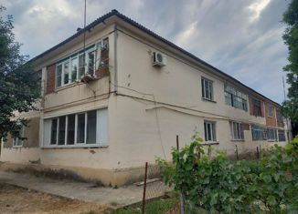 Продам трехкомнатную квартиру, 53 м2, село Учебное, улица 1-й Микрорайон, 10