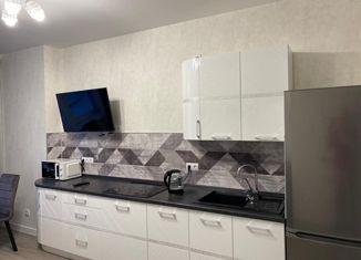 Сдам 1-комнатную квартиру, 40.7 м2, Екатеринбург, улица Азина, 22/7, ЖК Мельница