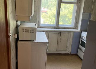 Трехкомнатная квартира на продажу, 63 м2, Новокузнецк, улица 13-й Микрорайон, 12