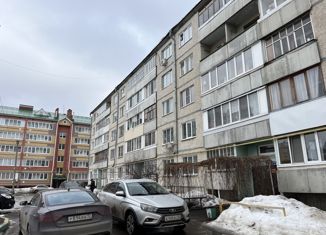Продается двухкомнатная квартира, 48 м2, посёлок городского типа Медведево, Полевая улица, 9А