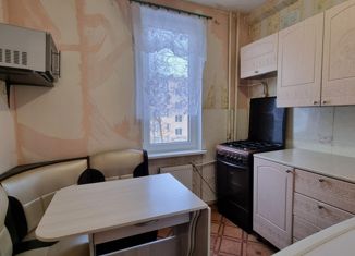 Продаю 3-ком. квартиру, 42 м2, Санкт-Петербург, улица Червонного Казачества, 8, метро Автово