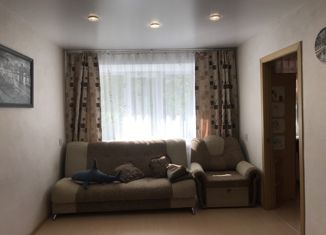 Продается 4-ком. квартира, 62 м2, Оса, улица Максима Горького, 83