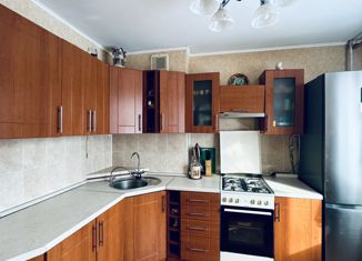 Продается трехкомнатная квартира, 65 м2, Щербинка, улица Космонавтов, 3