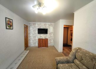 Продаю трехкомнатную квартиру, 41.8 м2, Новотроицк, улица Губина, 10