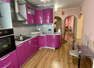 Продам 3-комнатную квартиру, 61.1 м2, Фокино, улица Карла Маркса, 19Ак2