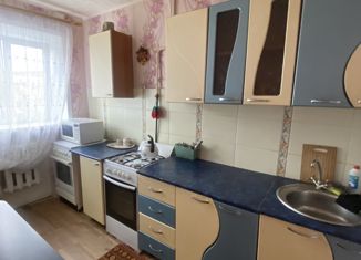 Продается 3-ком. квартира, 57 м2, посёлок Цементный, улица Ленина, 41