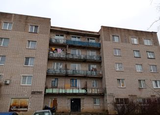 Продам 2-ком. квартиру, 37 м2, Чудово, Новгородская улица, 13