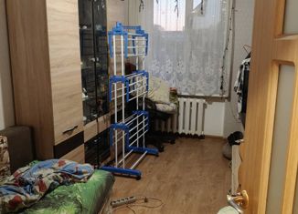 Продажа 3-ком. квартиры, 57 м2, Санкт-Петербург, улица Первого Мая, 81