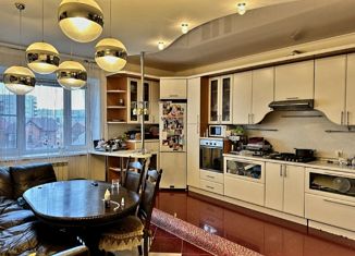 Продам 3-ком. квартиру, 119 м2, Волгодонск, улица Гагарина, 7Л