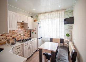 Трехкомнатная квартира на продажу, 67 м2, рабочий посёлок Хор, улица Менделеева, 15