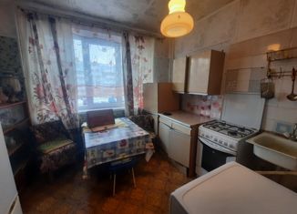 Продам двухкомнатную квартиру, 52.5 м2, Луга, проспект Володарского, 36