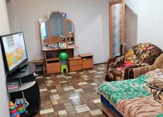 Продам трехкомнатную квартиру, 60 м2, село Сосновка, улица Победы, 4