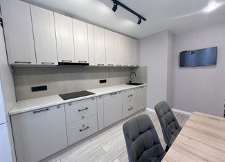 Продается трехкомнатная квартира, 82.5 м2, Энгельс, улица Пушкина, 85