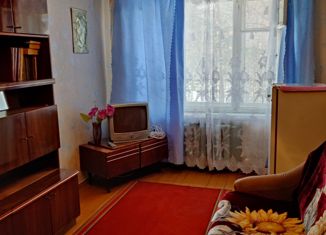 Продам 3-комнатную квартиру, 55 м2, городской посёлок Кузнечное, Приозерское шоссе, 1