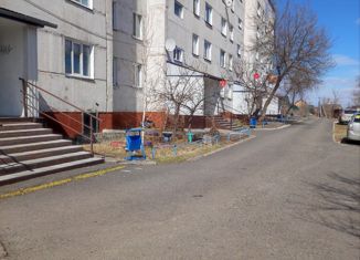 Продается двухкомнатная квартира, 50 м2, рабочий поселок Зеленый Бор, улица Кошурникова, 1