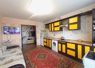 Продается трехкомнатная квартира, 56.4 м2, поселок городского типа Емельяново, Почтовый переулок, 7А