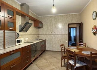 Продажа двухкомнатной квартиры, 75 м2, Красноярск, улица Алексеева, 107