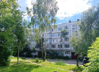 Продается 2-комнатная квартира, 51.8 м2, Гатчина, Заводская улица, 1А