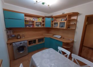 Продам 4-ком. квартиру, 86 м2, Элиста, 2-й микрорайон, 2-й микрорайон, 15