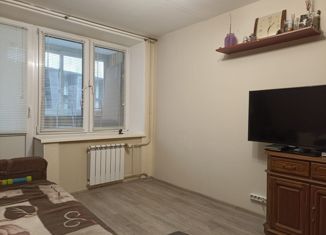 Продам 2-ком. квартиру, 41.9 м2, Москва, Мосфильмовская улица, 10, метро Парк Победы