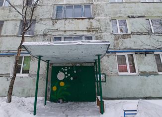 Продается 2-комнатная квартира, 43 м2, Мурманск, улица Александрова, 12