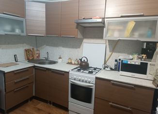 Продам 2-комнатную квартиру, 52 м2, Новошахтинск, улица Радио, 56