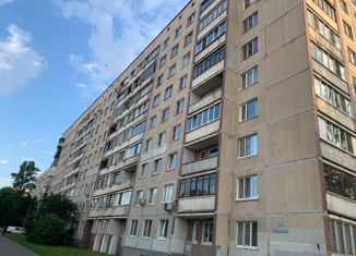 Продаю 2-комнатную квартиру, 45.2 м2, Колпино, улица Братьев Радченко, 23