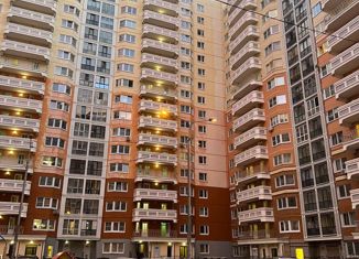 Продается трехкомнатная квартира, 79 м2, посёлок городского типа Андреевка, Староандреевская улица, 43к1