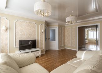 Продается 3-комнатная квартира, 60 м2, Екатеринбург, улица Пионеров, 1, улица Пионеров
