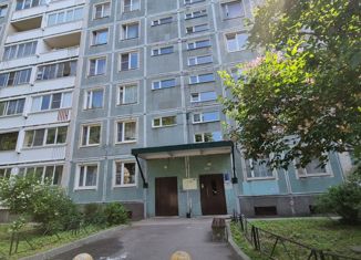 Продаю 3-ком. квартиру, 57.6 м2, Санкт-Петербург, улица Академика Константинова, 10к1, метро Академическая