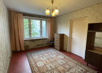 Продам трехкомнатную квартиру, 49.4 м2, Москва, Голубинская улица, 9, метро Ясенево