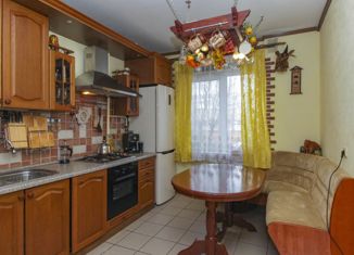 Продаю 3-комнатную квартиру, 64 м2, Омская область, улица Дианова, 7