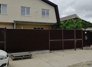 Продаю таунхаус, 106 м2, посёлок городского типа Яблоновский, улица Дружбы, 70